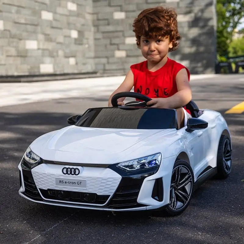 Audi RS e-tron GT Hvid 4 x 12V – elbil med firehjulstræk, lædersæde og EVA-hjul